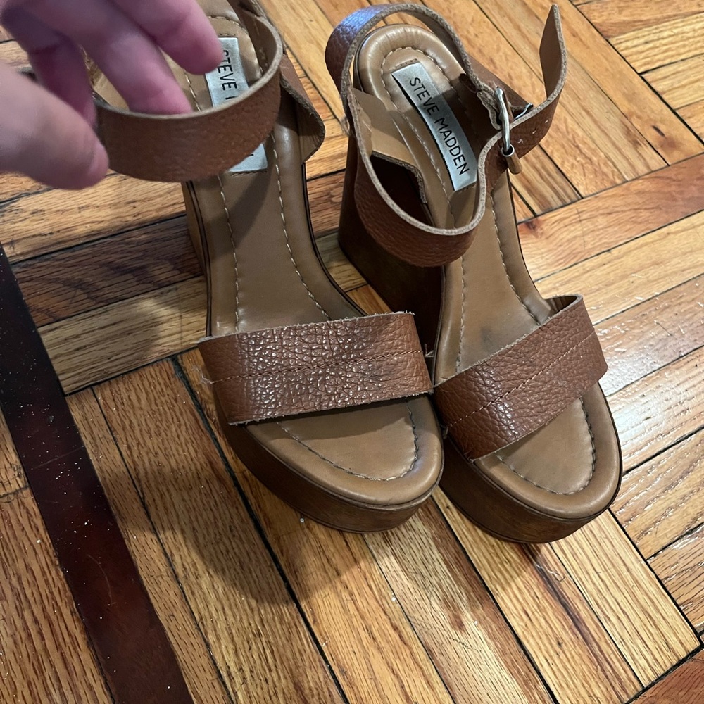 Steve Madden nude wedges